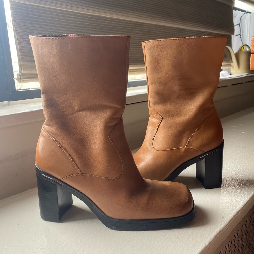 ‼️SOLD‼️ Tommy Hilfiger Y2K leather square toe boots